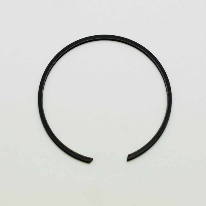 Internal circlip for steering ram bearing