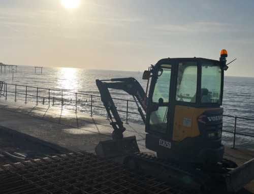 Volvo ECR25D Helping To Rebuild Teignmouth Seafront